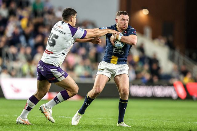 Cameron Smith of Leeds Rhinos evades a tackle from Caleb Hamlin-Uele of Wakefield Trinity during the Betfred Super League round 10 match Leeds Rhinos vs Wakefield Trinity at AMT Headingley Stadium, Leeds, United Kingdom on 01 May 2026

(Photo by Alfie Cosgrove/News Images)
