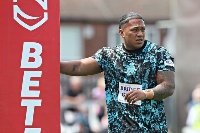 Fanitesi Niu of Leigh Leopards before the Betfred Super League Round 14 match Wakefield Trinity vs Leigh Leopards at DIY Kitchens Stadium, Wakefield, United Kingdom, 15th June 2025

(Photo by Sam Eaden/News Images)