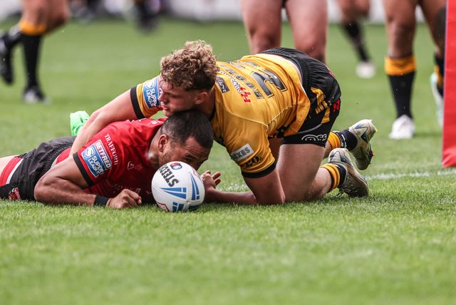 Esan Marsters of Salford Red Devils goes over for a try during the Betfred Super League Round 18 match Salford Red Devils vs Castleford Tigers at Salford Community Stadium, Eccles, United Kingdom, 13th July 2025

(Photo by Alfie Cosgrove/News Images)