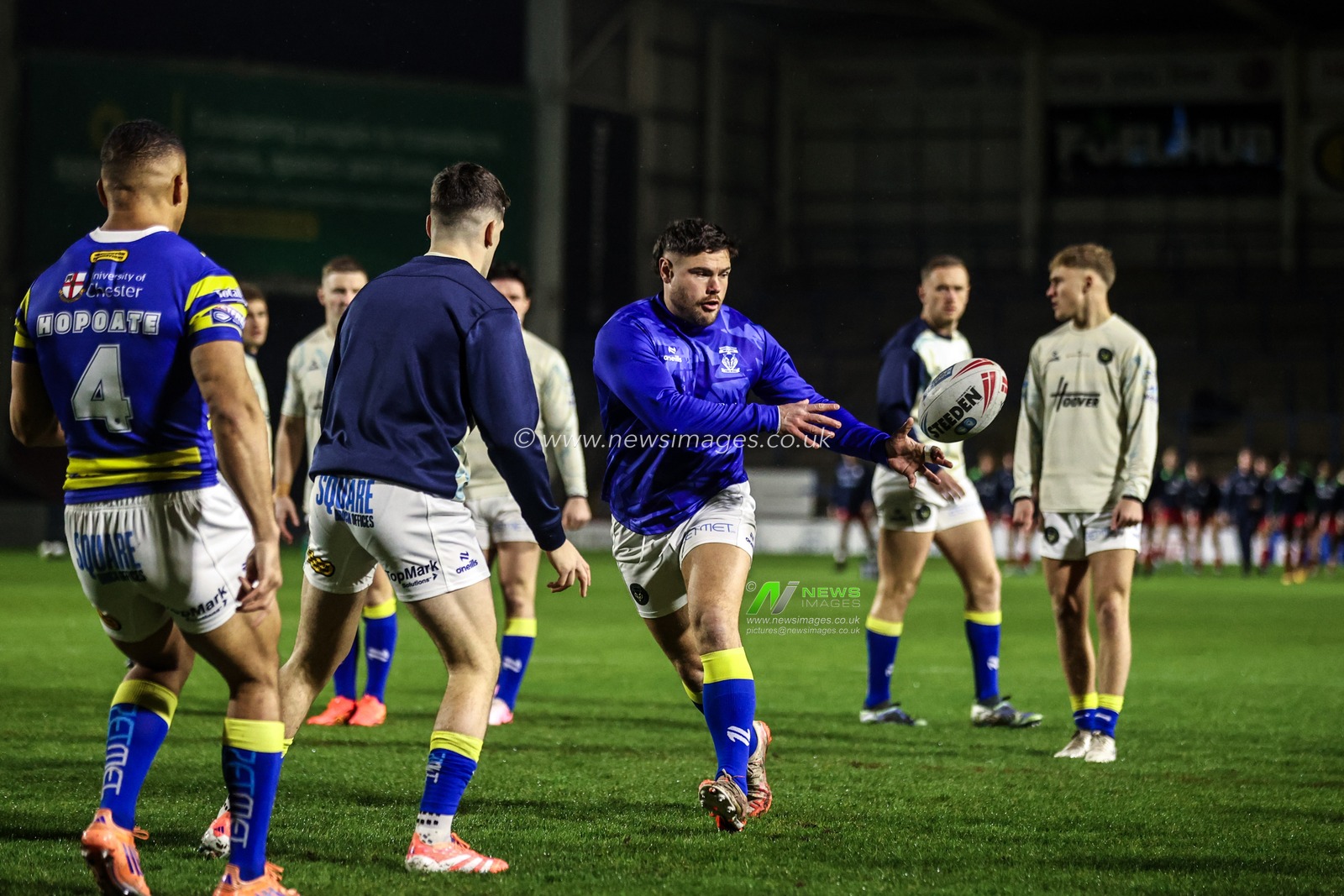 Joe Philbin of Warrington Wolves in the pre-game warm up during the Betfred Challenge Cup match Warrington Wolves vs Sheffield Eagles at The Halliwell Jones Stadium, Warrington, United Kingdom on 06 February 2026

(Photo by Alfie Cosgrove/News Images)