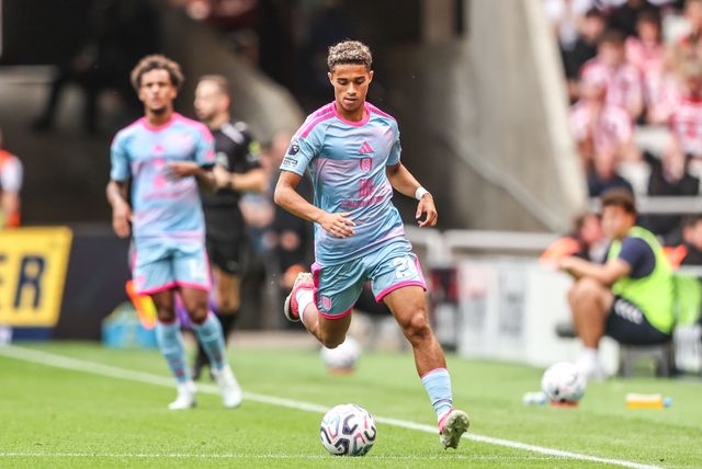 Josh King of Fulham breaks with the ball during the Premier League match Sunderland vs Fulham at Stadium Of Light, Sunderland, United Kingdom on 30 August 2026

(Photo by Alfie Cosgrove/News Images)