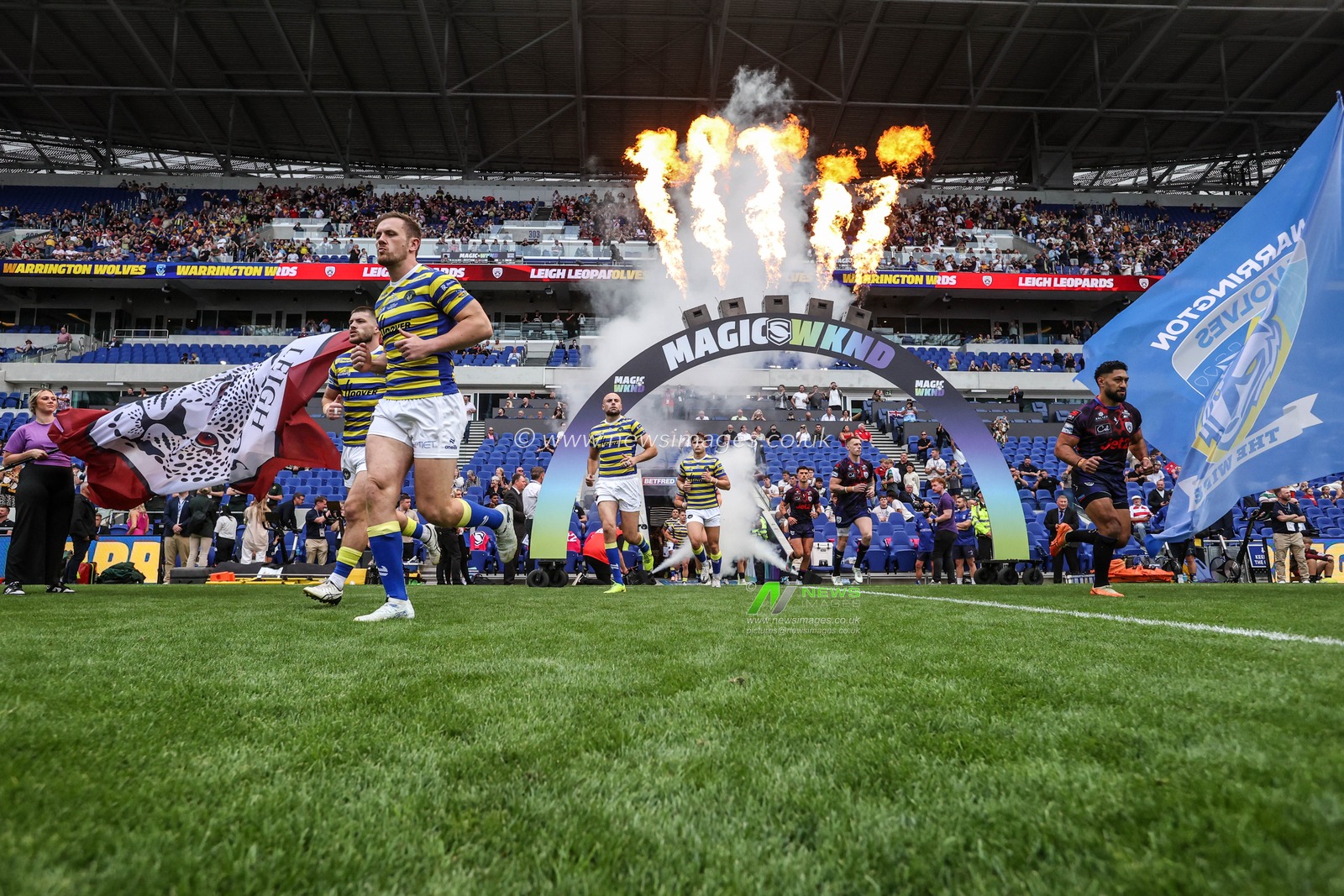 The teams come out for the game during the Betfred Super League Magic Weekend match Leigh Leopards vs Warrington Wolves at Leigh Sports Village, Leigh, United Kingdom on 04 July 2026

(Photo by Alfie Cosgrove/News Images)