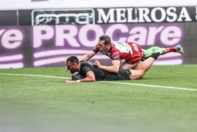 Jordan Rapana of Hull FC goes over for a try during the Betfred Super League Round 19 match Wigan Warriors vs Hull FC at The Brick Community Stadium, Wigan, United Kingdom, 19th July 2025

(Photo by Alfie Cosgrove/News Images)