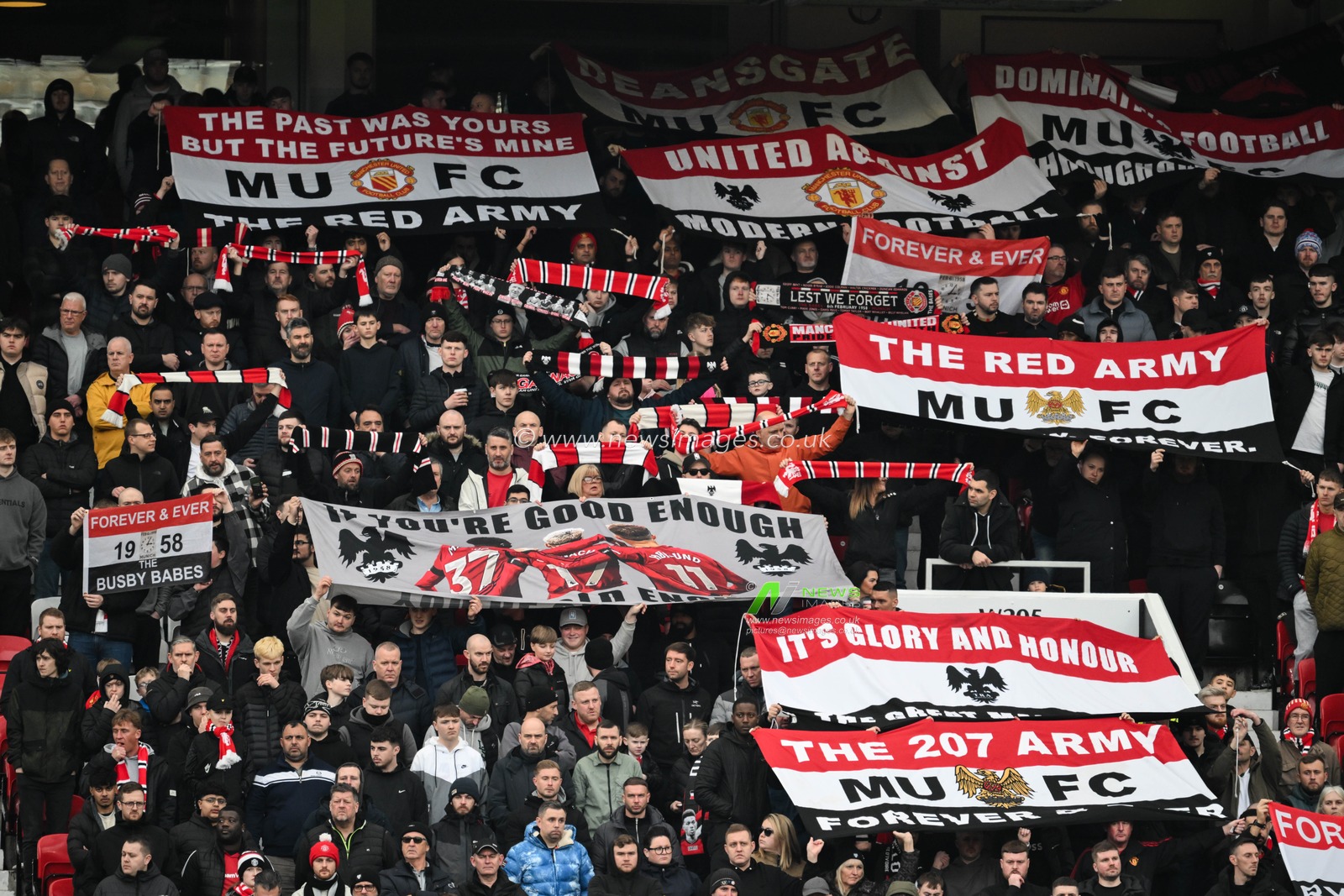 Manchester United fans with flags during the Premier League match Manchester United vs Crystal Palace at Old Trafford, Manchester, United Kingdom, 2nd February 2025

(Photo by Craig Thomas/News Images)