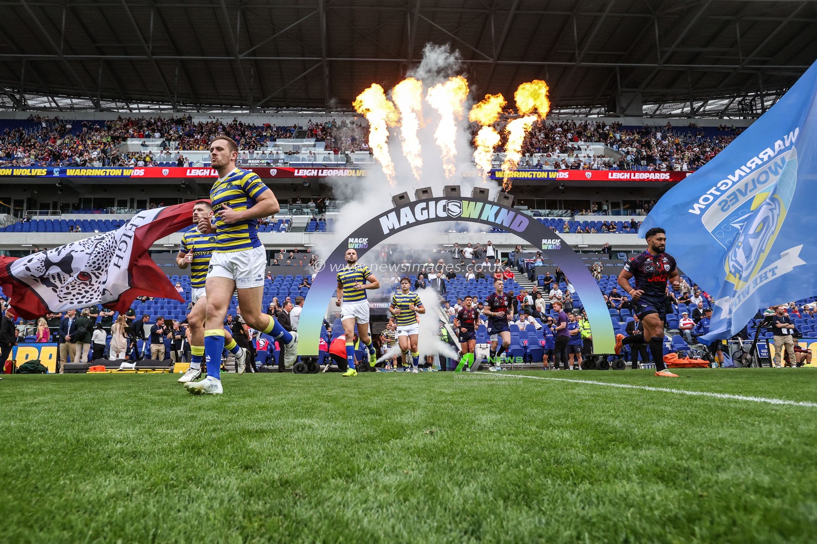 The teams come out for the game during the Betfred Super League Magic Weekend match Leigh Leopards vs Warrington Wolves at Leigh Sports Village, Leigh, United Kingdom on 04 July 2026

(Photo by Alfie Cosgrove/News Images)
