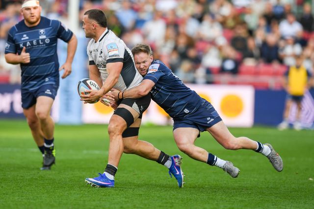 Ben Earl of Saracens tackled by Kieran Marmion of Bristol Bears during the Gallagher PREM match Bristol Bears vs Saracens at Ashton Gate, Bristol, United Kingdom on 09 May 2026

(Photo by Alex Williamson/News Images)