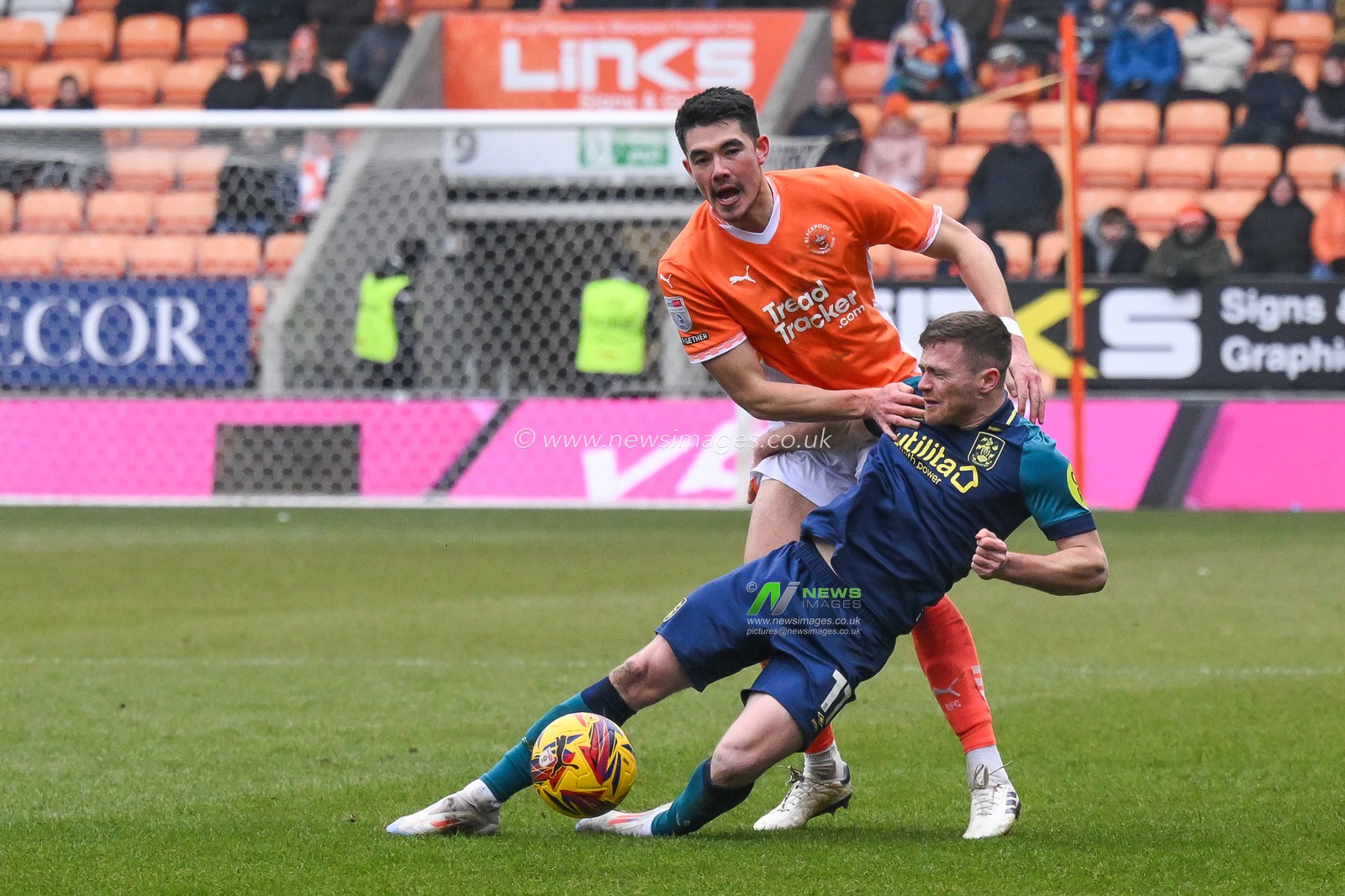 Elkan Baggott of Blackpool and Rhys Healey of Huddersfield Town battle for the ball during the Sky Bet League 1 match Blackpool vs Huddersfield Town at Bloomfield Road, Blackpool, United Kingdom, 18th January 2025

(Photo by Craig Thomas/News Images)
