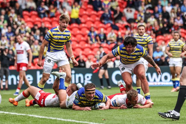 Ben Currie of Warrington Wolves goes over for a try during the Betfred Challenge Cup Semi-Finals match Warrington Wolves vs Hull KR at Eco-Power Stadium, Doncaster, United Kingdom on 10 May 2026

(Photo by Alfie Cosgrove/News Images)