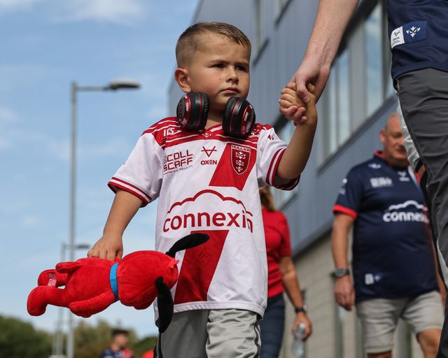 A young Hull KR fan arrives during the Betfred Super League Round 25 match Hull KR vs Hull FC at Sewell Group Craven Park, Kingston upon Hull, United Kingdom, 7th September 2025

(Photo by Mark Cosgrove/News Images)