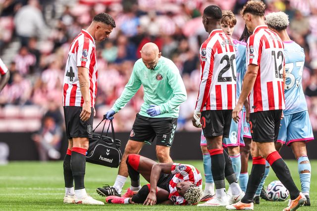Nilson Angulo of Sunderland takes a knock during the Premier League match Sunderland vs Fulham at Stadium Of Light, Sunderland, United Kingdom on 30 August 2026

(Photo by Alfie Cosgrove/News Images)