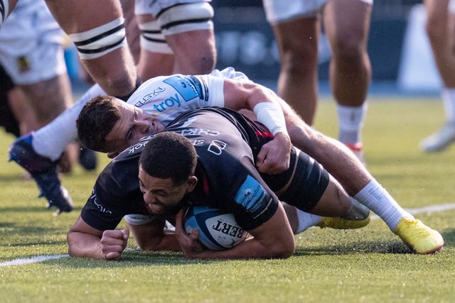 Gallagher Premiership Saracens v Exeter Chiefscores a try