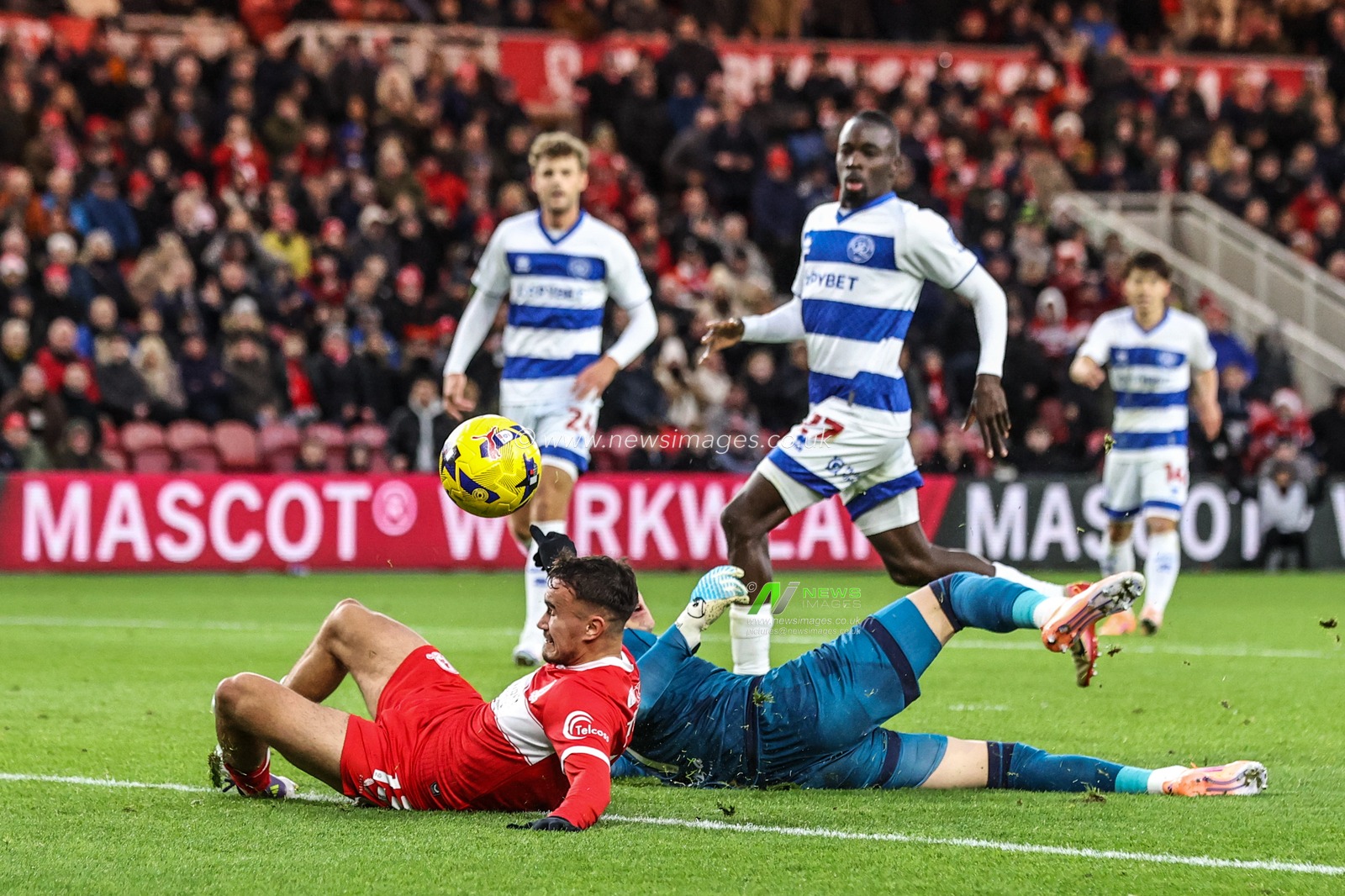 Queens Park Rangers goalkeeper Paul Nardi blocks a shot from David Strelec of Middlesbrough during the Sky Bet Championship match Middlesbrough vs Queens Park Rangers at Riverside Stadium, Middlesbrough, United Kingdom, 13th December 2025

(Photo by Alfie Cosgrove/News Images)

*** GER AUT SUI OUT ***
