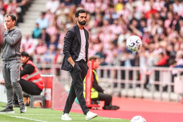 Alvaro Arbeloa manager of Fulham reacts as the ball goes out for a Sunderland throw in during the Premier League match Sunderland vs Fulham at Stadium Of Light, Sunderland, United Kingdom on 30 August 2026

(Photo by Alfie Cosgrove/News Images)