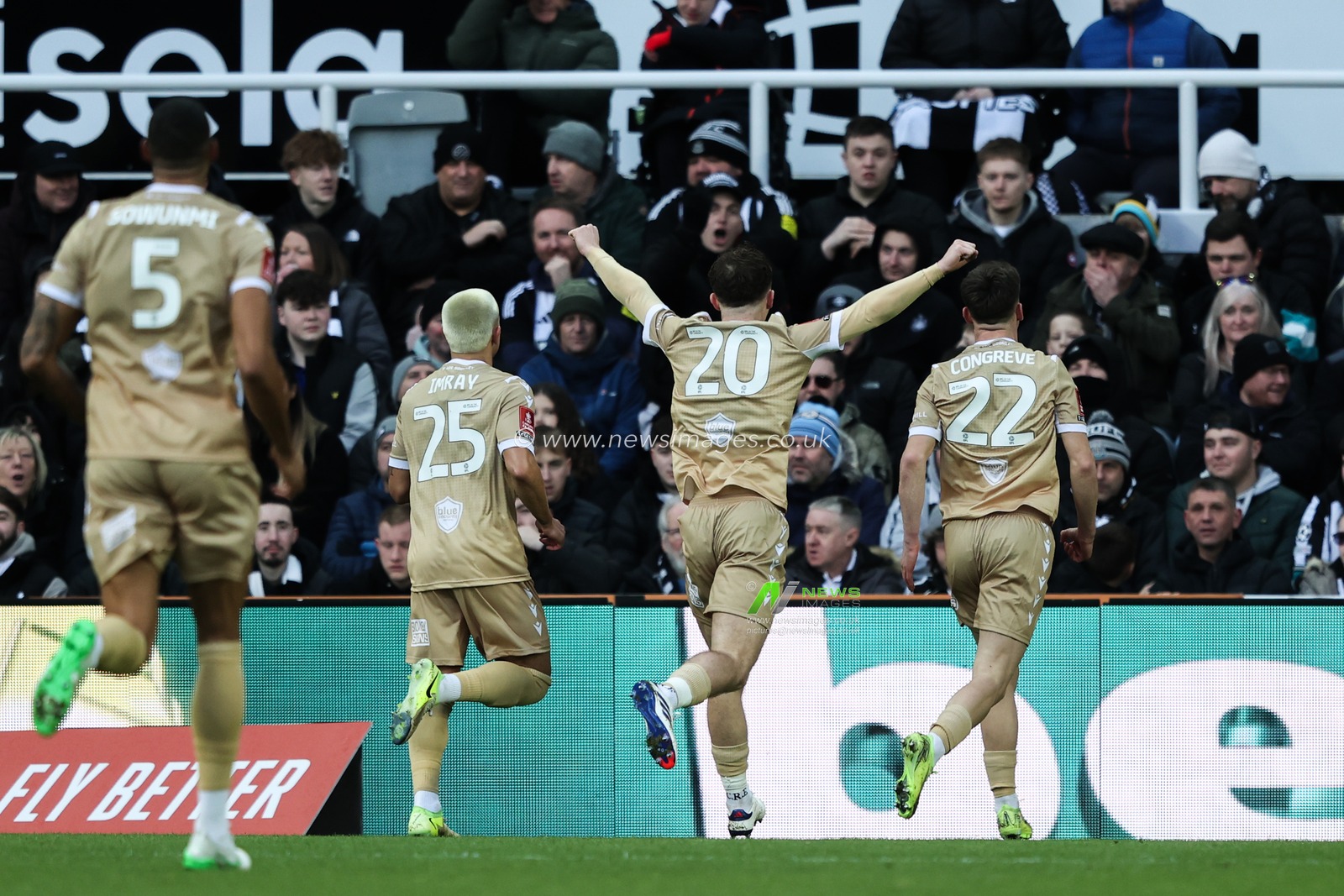 Cameron Congreve of Bromley celebrates his goal to make it 0-1 during the Emirates FA Cup 3rd Round match Newcastle United vs Bromley FC at St. James's Park, Newcastle, United Kingdom, 12th January 2025

(Photo by Alfie Cosgrove/News Images)