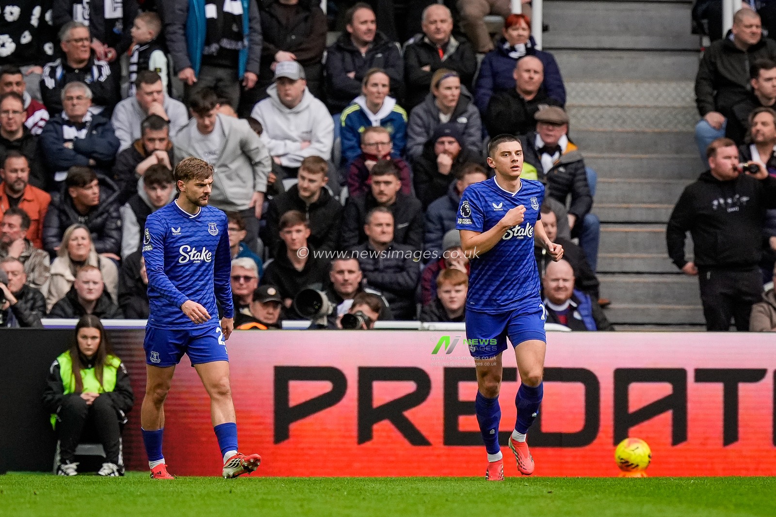 Jarrad Branthwaite of Everton celebrates his goal to make it  0-1 during the Premier League match Newcastle Untied vs Everton at St. James's Park, Newcastle, United Kingdom on 28 February 2026

(Photo by Maynard Manyowa/News Images)