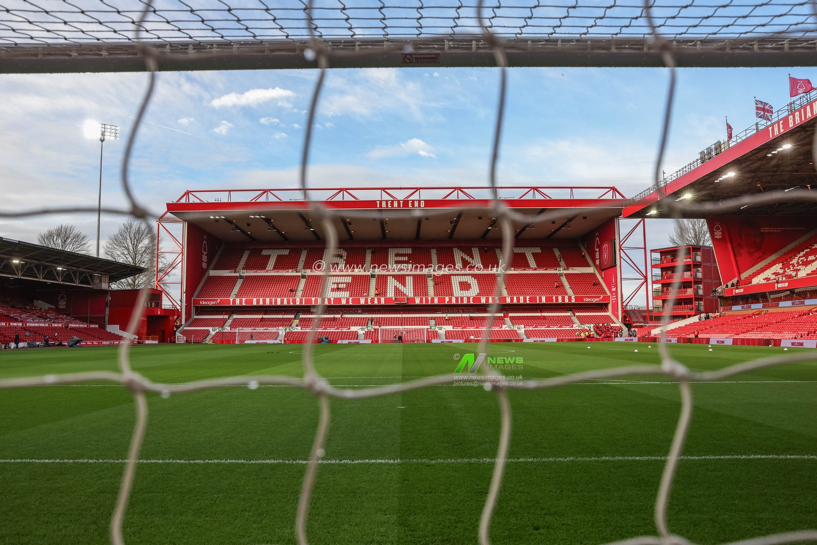 A general view of The City Ground Trent End during the Premier League match Nottingham Forest vs Tottenham Hotspur at City Ground, Nottingham, United Kingdom, 14th December 2025

(Photo by Mark Cosgrove/News Images)

*** GER AUT SUI OUT ***