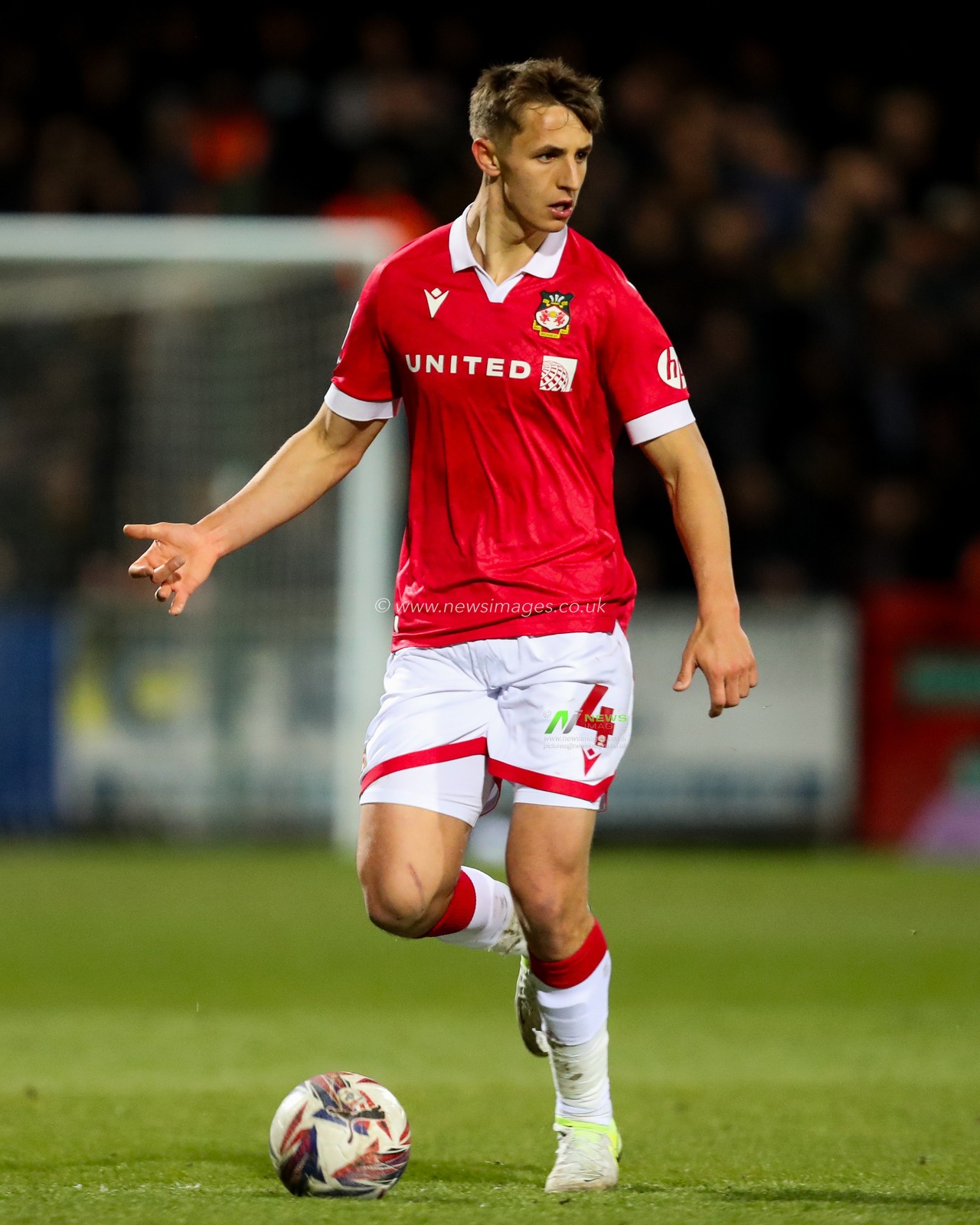 Max Cleworth of Wrexham AFC runs with the ball during the Sky Bet League 1 match Cambridge United vs Wrexham at Abbey Stadium, Cambridge, United Kingdom, 1st April 2025

(Photo by Izzy Poles/News Images)