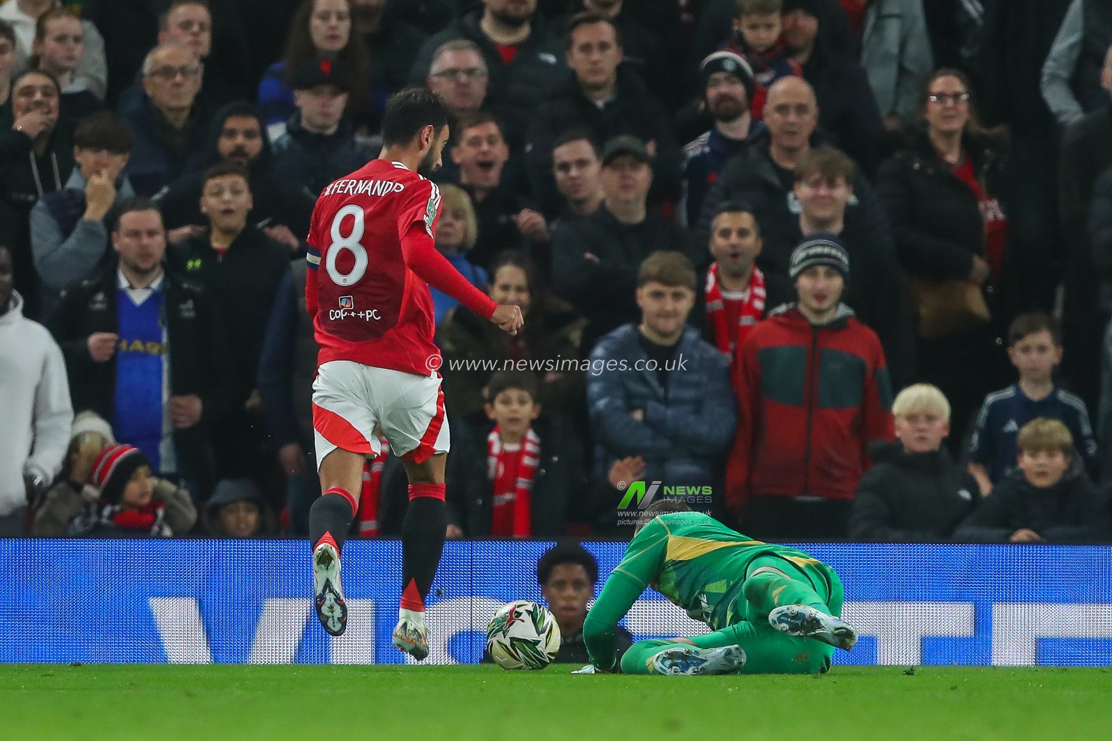Bruno Fernandes of Manchester United rounds Danny Ward of Leicester City to score during the Carabao Cup Last 16 match Manchester United vs Leicester City at Old Trafford, Manchester, United Kingdom, 30th October 2024

(Photo by Gareth Evans/News Images)