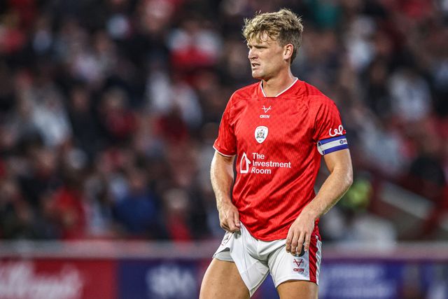 Cameron McGeehan of Barnsley during the Sky Bet League One match Barnsley vs Blackpool at Oakwell, Barnsley, United Kingdom on 02 September 2026

(Photo by Alfie Cosgrove/News Images)