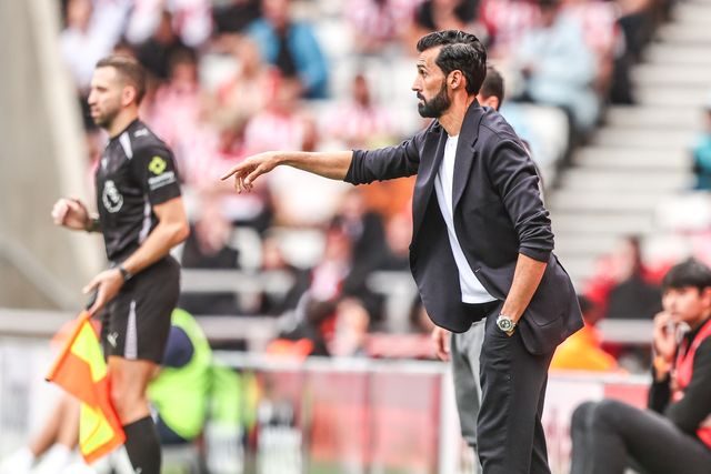 Alvaro Arbeloa manager of Fulham gives his team instructions during the Premier League match Sunderland vs Fulham at Stadium Of Light, Sunderland, United Kingdom on 30 August 2026

(Photo by Alfie Cosgrove/News Images)