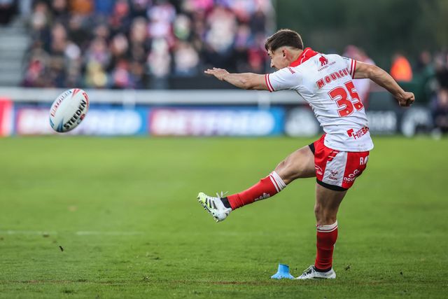 Arthur Mourgue of Hull KR scores a penalty to make it 2-0 during the Betfred Super League Semi Final 2 match Hull KR vs St Helens at Sewell Group Craven Park, Kingston upon Hull, United Kingdom, 3rd October 2025

(Photo by Alfie Cosgrove/News Images)