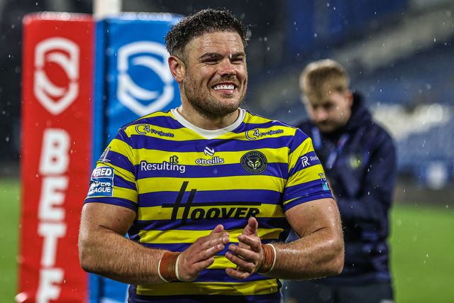 Joe Philbin of Warrington Wolves applauds the fans after the game during the Betfred Super League round 10 match Huddersfield Giants vs Warrington Wolves at Accu Stadium, Huddersfield, United Kingdom on 02 May 2026

(Photo by Alfie Cosgrove/News Images)