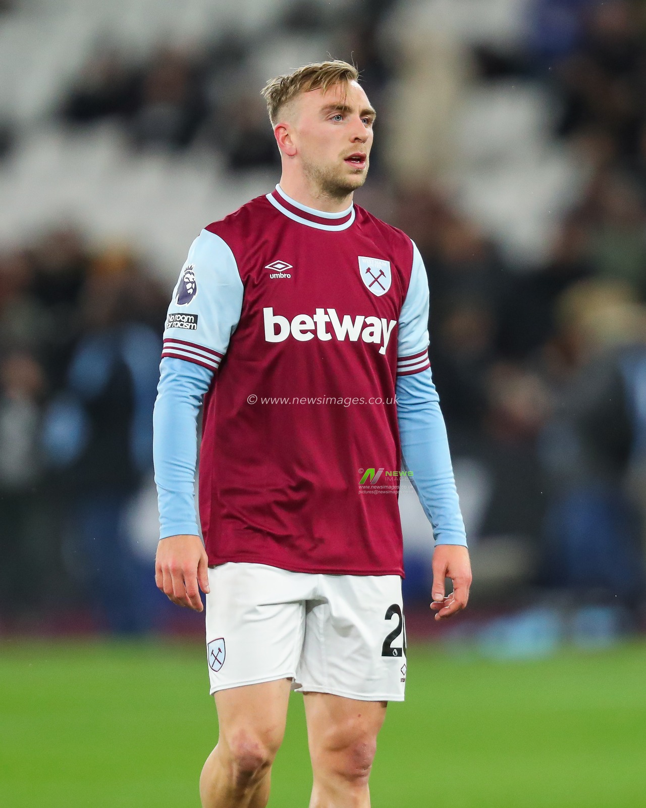 Jarrod Bowen of West Ham United during the pre-game warmup ahead of the Premier League match West Ham United vs Wolverhampton Wanderers at London Stadium, London, United Kingdom, 9th December 2024

(Photo by Izzy Poles/News Images)