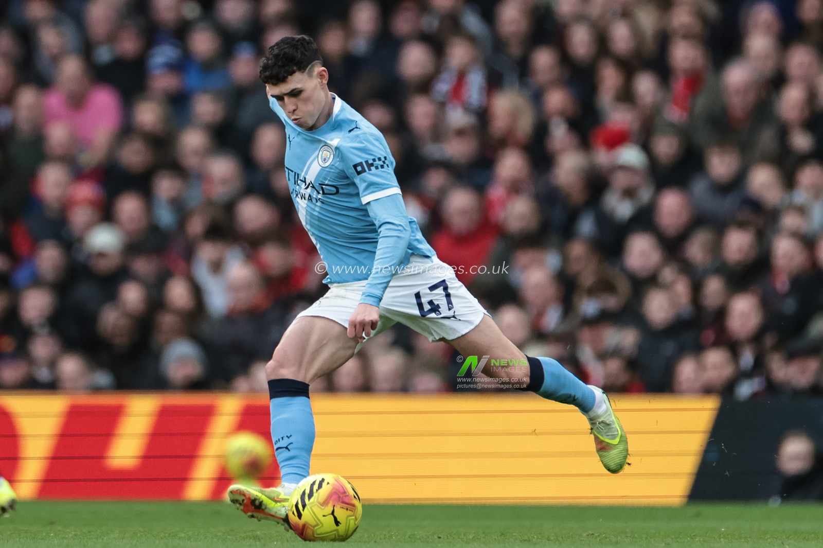 Phil Foden of Manchester City with the ball during the Premier League match Manchester United vs Manchester City at Old Trafford, Manchester, United Kingdom, 17th January 2026

(Photo by Mark Cosgrove/News Images)