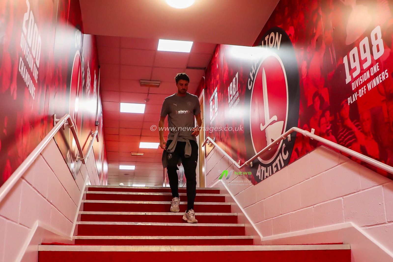 Jake Beesley of Blackpool arrives atThe Valley prior to the Sky Bet League 1 match Charlton Athletic vs Blackpool at The Valley, London, United Kingdom, 21st September 2024

(Photo by Izzy Poles/News Images)