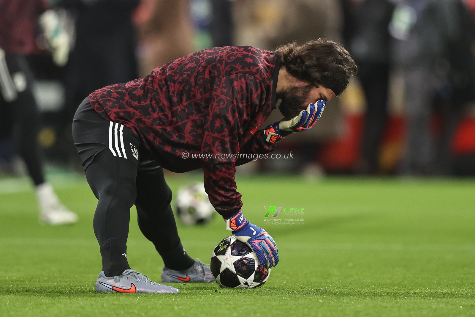 Liverpool goalkeeper Alisson Becker in the pregame warmup session during the UEFA Champions League last 16 second leg match Liverpool vs Galatasaray at Anfield, Liverpool, United Kingdom on 18 March 2026

(Photo by Alfie Cosgrove/News Images)