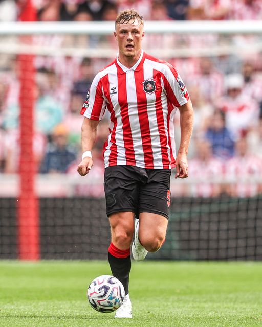 Daniel Ballard of Sunderland breaks with the ball during the Premier League match Sunderland vs Fulham at Stadium Of Light, Sunderland, United Kingdom on 30 August 2026

(Photo by Alfie Cosgrove/News Images)