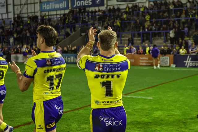 Matt Dufty of Warrington Wolves applauds the fans after the game during the Betfred Super League Round 9 match Warrington Wolves vs St Helens at Halliwell Jones Stadium, Warrington, United Kingdom, 24th April 2025

(Photo by Alfie Cosgrove/News Images)