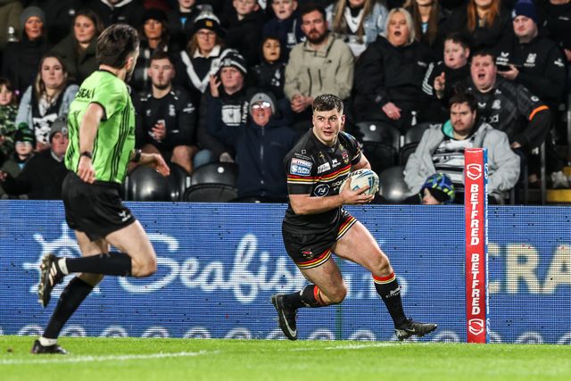 Connor Wynne of Bradford Bulls goes over for a try during the Betfred Super League round 1 match Hull FC vs Bradford Bulls at MKM Stadium, Hull, United Kingdom on 14 February 2026

(Photo by Alfie Cosgrove/News Images)