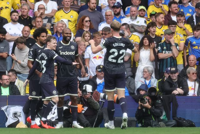 Kevin Schade of Brentford celebrates his goal to make it 0-1 with team mates during the Premier League match Leeds United vs Brentford at Elland Road, Leeds, United Kingdom on 30 August 2026

(Photo by Mark Cosgrove/News Images)