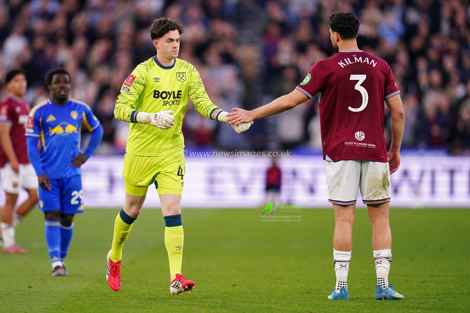 West Ham United goalkeeper Finlay Herrick comes on for West Ham United goalkeeper Alphonse Areola during the Emirates FA Cup Quarter-Final match West Ham United vs Leeds United at London Stadium, London, United Kingdom on 04 April 2026

(Photo by Harvey Murphy/News Images)