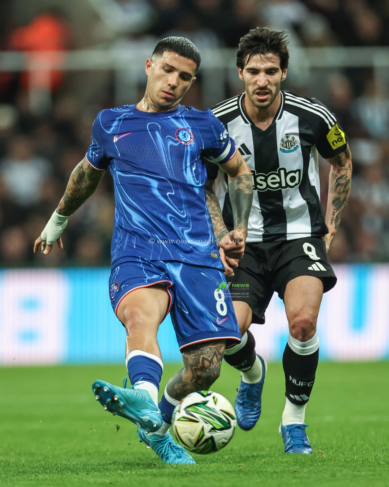 Enzo FernÃ¡ndez of Chelsea passes the ball under pressure from Sandro Tonali of Newcastle United during the Carabao Cup Last 16 match Newcastle United vs Chelsea at St. James's Park, Newcastle, United Kingdom, 30th October 2024

(Photo by Mark Cosgrove/News Images)