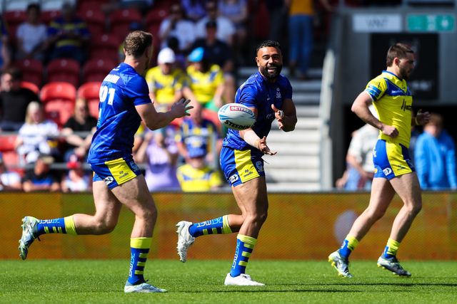 Zane Musgrove of Warrington Wolves during the pre-game warm up ahead of the Betfred Challenge Cup Semi-final match Warrington Wolves vs Leigh Leopards at Totally Wicked Stadium, St Helens, United Kingdom, 11th May 2025

(Photo by Gareth Evans/News Images)