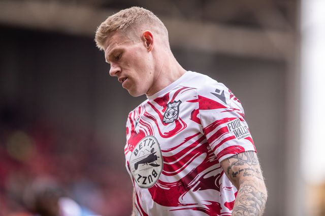 Wrexham's James McClean during the Sky Bet League 1 match Wrexham vs Stockport County at SToK Cae Ras, Wrexham, United Kingdom, 22nd March 2025

(Photo by Nik Mesney/News Images)
