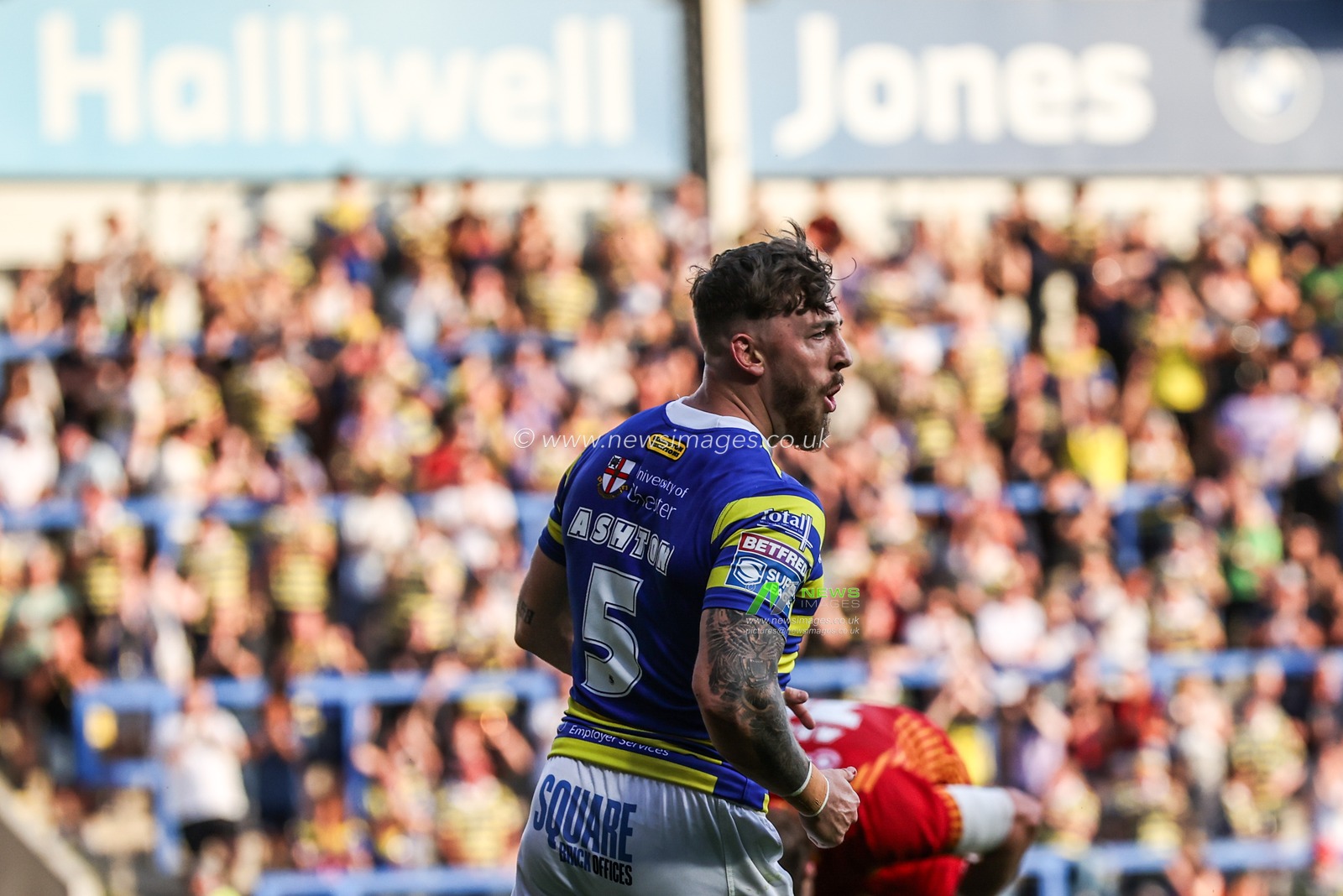 Matty Ashton of Warrington Wolves celebrates his try during the Betfred Super League round 16 match Warrington Wolves vs Catalans Dragons at The Halliwell Jones Stadium, Warrington, United Kingdom on 25 June 2026

(Photo by Alfie Cosgrove/News Images)