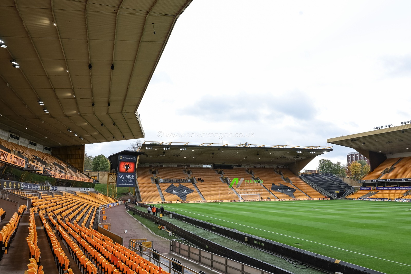 A general view of Molineux during the Premier League match Wolverhampton Wanderers vs Burnley at Molineux, Wolverhampton, United Kingdom, 26th October 2025

(Photo by Mark Cosgrove/News Images)