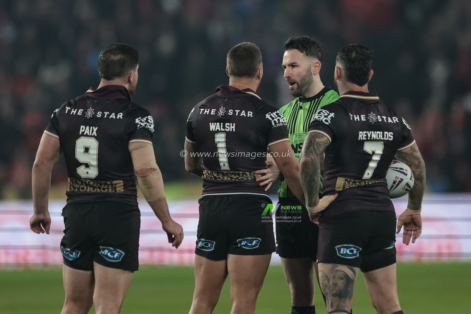 Referee Liam Moore speaks with Reece Walsh of Brisbane Broncos during the World Club Challenge 2026 match Hull KR vs Brisbane Broncos at MKM Stadium, Hull, United Kingdom on 19 February 2026

(Photo by Mark Cosgrove/News Images)