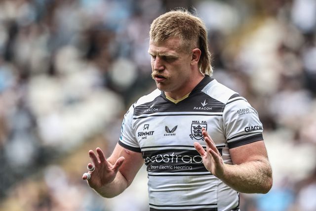 Brad Fash of Hull FC during pre-game warm up during the Betfred Super League round 17 match Hull FC vs St Helens at MKM Stadium, Hull, United Kingdom, 5th July 2025

(Photo by Alfie Cosgrove/News Images)