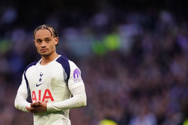 Xavi Simons of Tottenham Hotspur applauds home support at full time during the Premier League match Tottenham Hotspur vs Brighton & Hove Albion at Tottenham Hotspur Stadium, London, United Kingdom on 18 April 2026

(Photo by Harvey Murphy/News Images)