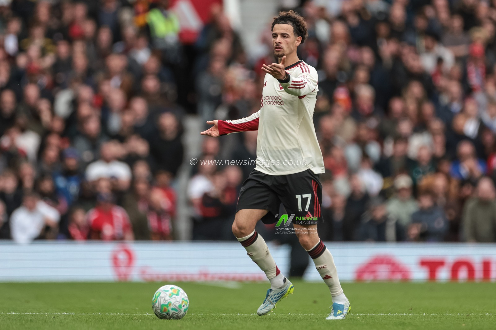 Curtis Jones of Liverpool looks for a pass during the Premier League match Manchester United vs Liverpool at Old Trafford, Manchester, United Kingdom on 03 May 2026

(Photo by Mark Cosgrove/News Images)