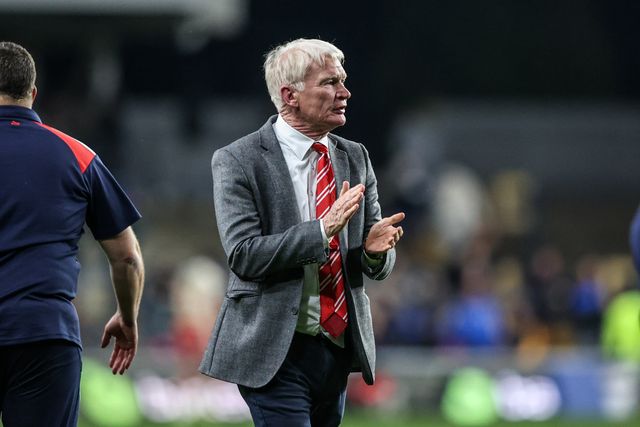 Eamonn McManus, chairman and owner of St Helens applauds the fans after the game during the Betfred Super League play-off Eliminator 1 match Leeds Rhinos vs St Helens at Headingley Stadium, Leeds, United Kingdom, 27th September 2025

(Photo by Alfie Cosgrove/News Images)
