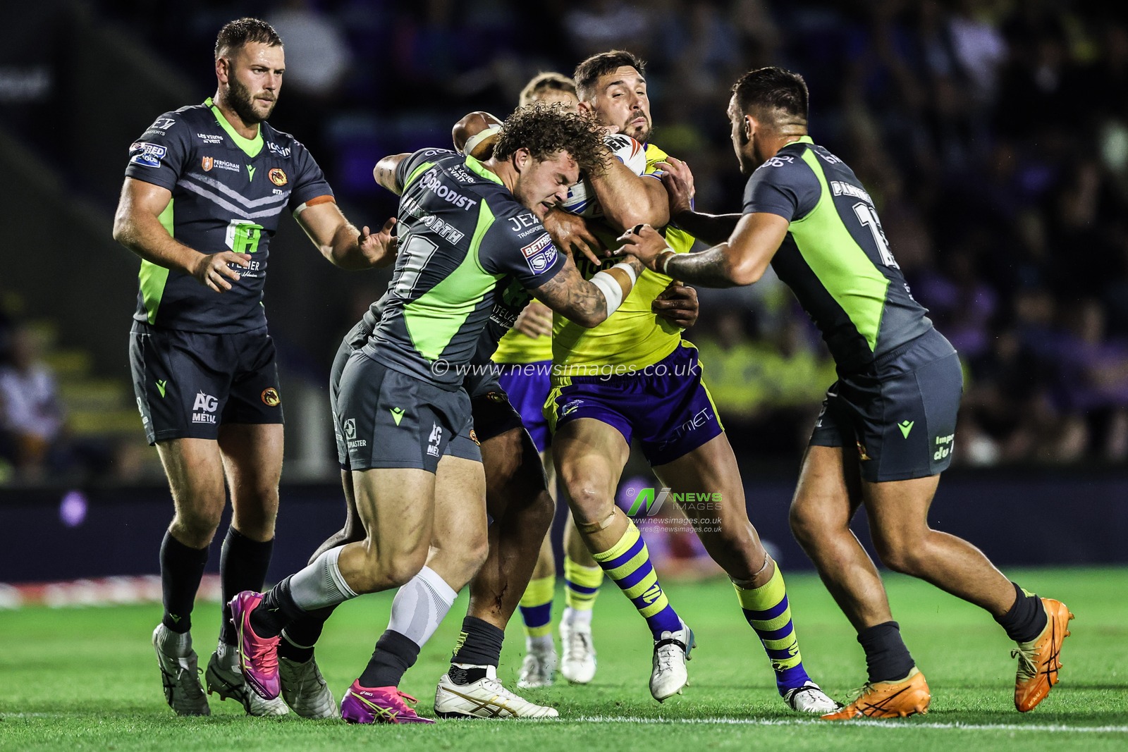 Ryan Matterson of Warrington Wolves is tackled during the Betfred Super League Round 22 match Warrington Wolves vs Catalans Dragons at Halliwell Jones Stadium, Warrington, United Kingdom, 14th August 2025

(Photo by Alfie Cosgrove/News Images)