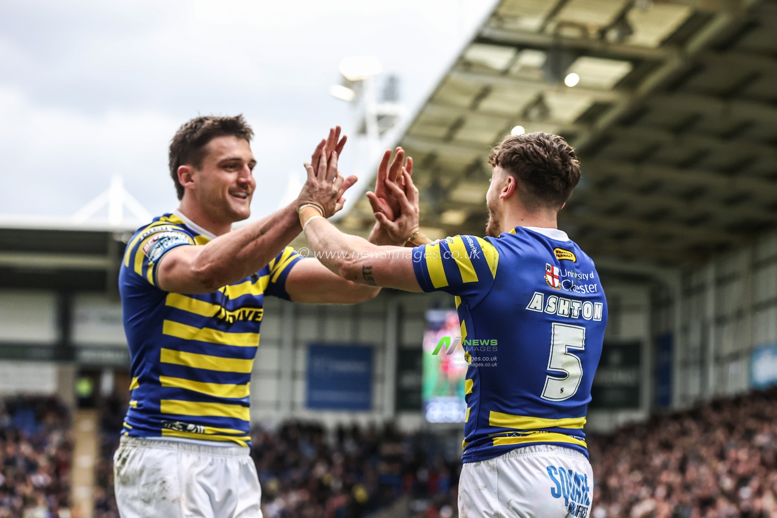 Matty Ashton of Warrington Wolves celebrates his try during the Betfred Super League round 7 match Warrington Wolves vs Leigh Leopards at The Halliwell Jones Stadium, Warrington, United Kingdom on 04 April 2026

(Photo by Alfie Cosgrove/News Images)