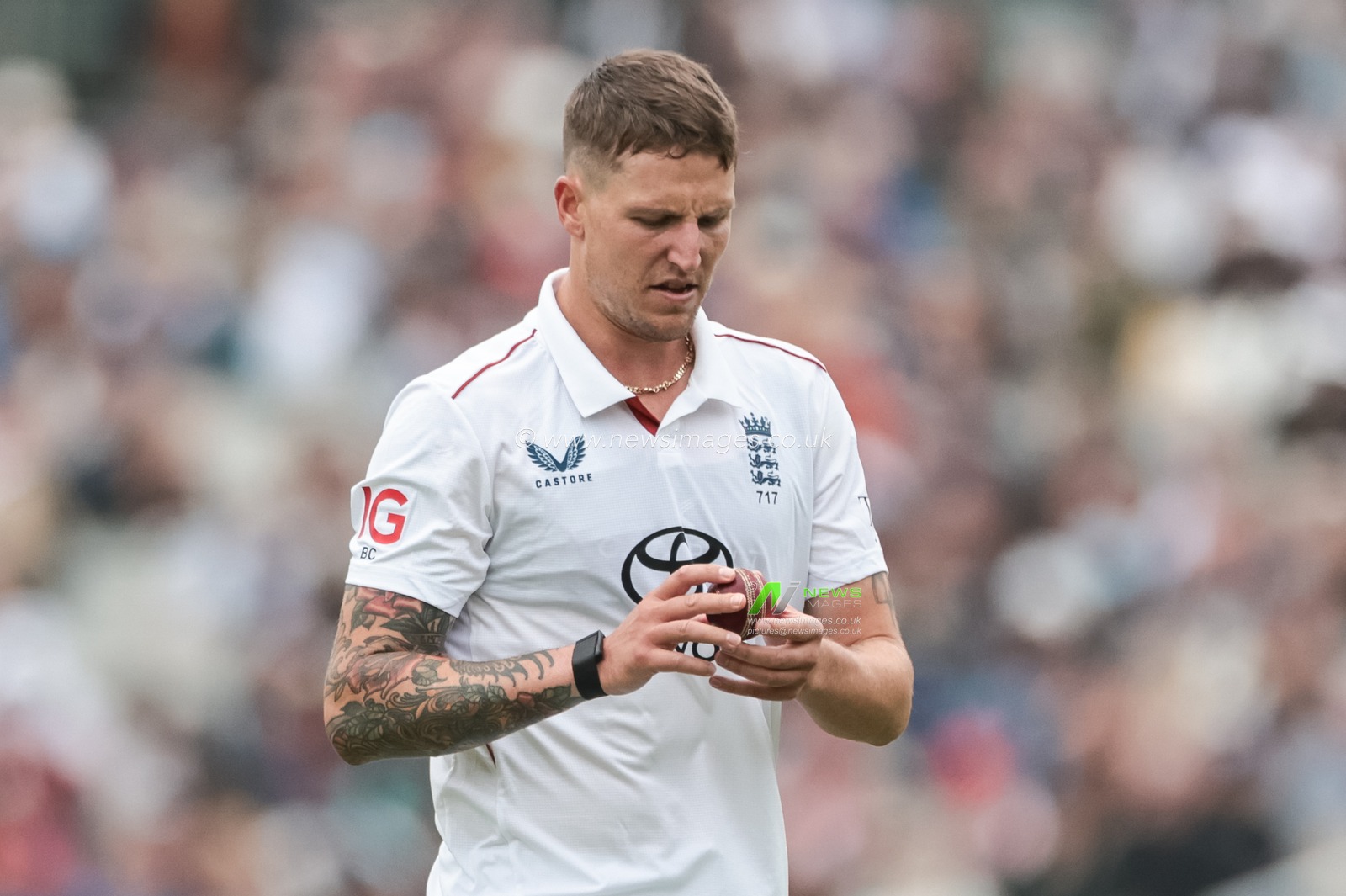 Brydon Carse of England inspects the ball as he prepares to bowl the 4th Rothesay Test Match match Day 1 England vs India at Old Trafford Cricket Ground, Manchester, United Kingdom, 22nd July 2025

(Photo by Mark Cosgrove/News Images)