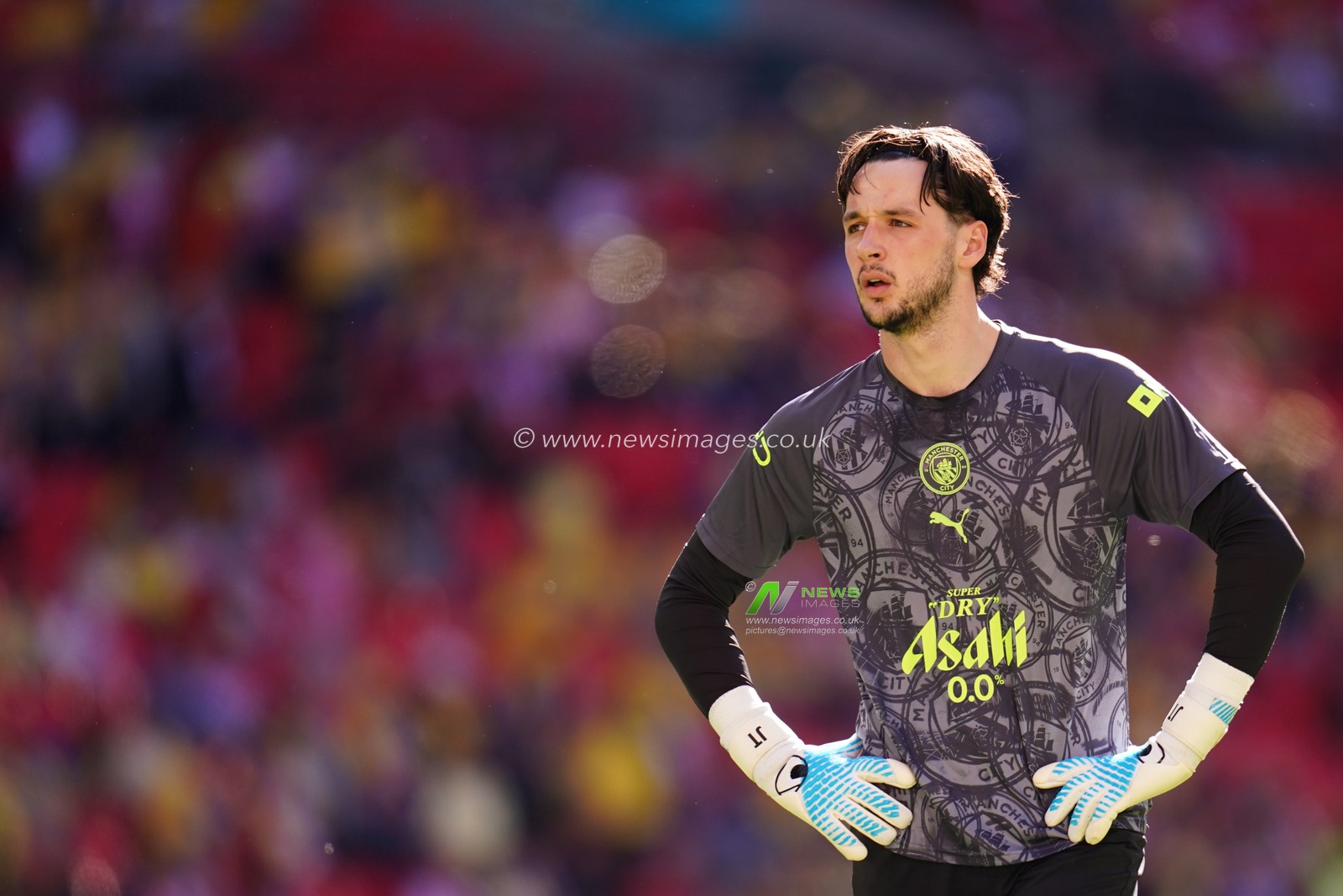 Manchester City goalkeeper James Trafford warming up ahead of the Emirates FA Cup Semi-Final match Manchester City vs Southampton at Wembley Stadium, London, United Kingdom on 25 April 2026

(Photo by Harvey Murphy/News Images)