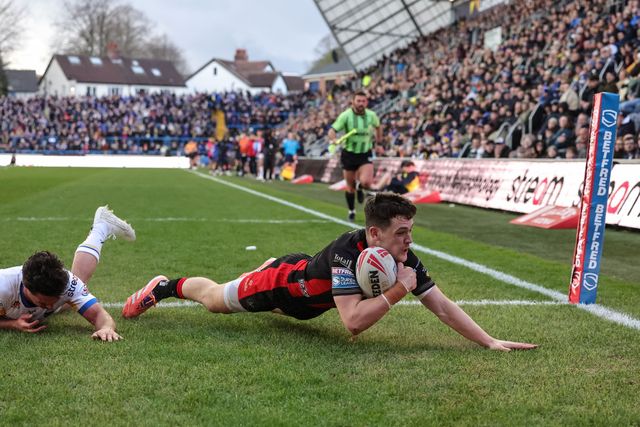 Josh Thewlis of Warrington Wolves goes over for a try during the Betfred Super League round 6 match Leeds Rhinos vs Warrington Wolves at AMT Headingley Stadium, Leeds, United Kingdom on 29 March 2026

(Photo by Mark Cosgrove/News Images)